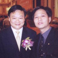 原深圳市市长于幼军（左）亲切接见刘邵华校长